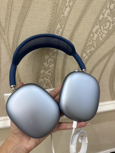 компактные накладные наушники: Оригинал AirPods Max. В комплекте чехол и зарядка . Б/у но как новые!