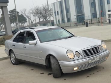 kredit masin: Mercedes-Benz E 220: 2.2 l | 1998 il Sedan