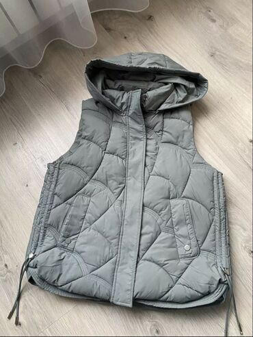 плюшевая куртка nike оригинал: Жилет оверсайз в отличном состоянии размер М подойдёт и на Л