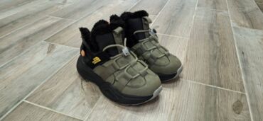 сапоги зимние женские натуральная кожа натуральный мех распродажа: Продаю зимние ботинки, состояние отличное. Размер - 32