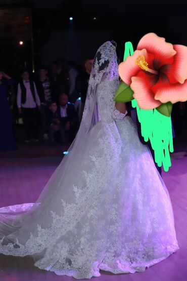 белый платья: Продаю вуаль 
привознойс Турции 
цена договорнаяпишите на вотсап