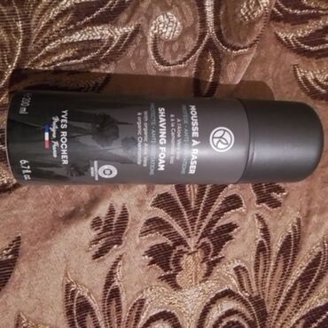 бады алоэ вера: Yves Rocher tərəfindən istehsal olunmuş üz qırxmaq üçün köpük