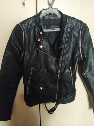 Куртки: Женская куртка S (36), цвет - Черный