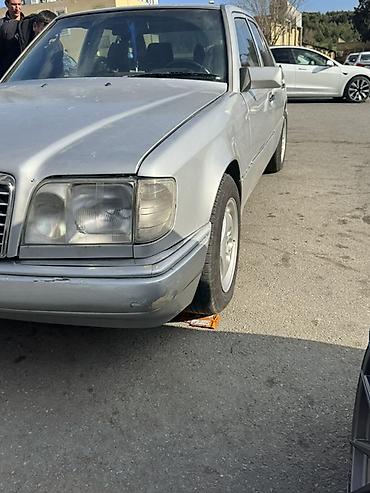 w124 radiator: Mercedes-Benz E-Class W124 sedan - Kuzov: 4 qapılı sedan, gümüşü rəng — 2