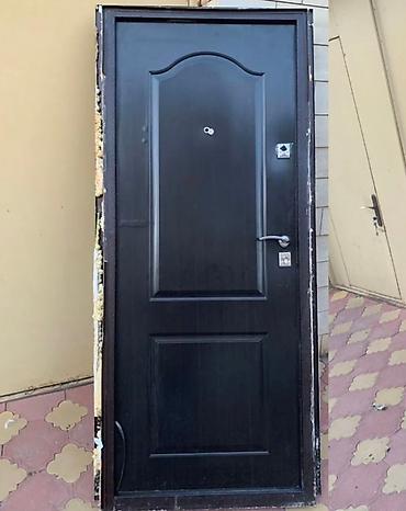 qap qara şəkil: Metal giriş qapısı - Material: polad/metal konstruksiya, möhkəm — 3