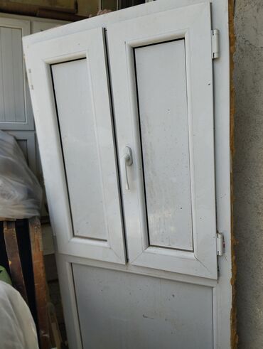 Оконные решетки: PVC pəncərə-qapı bloku - Material: Ağ rəngli PVC profillər -