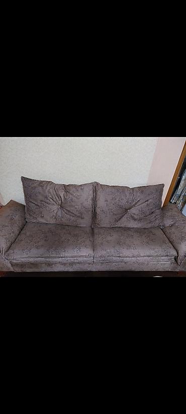 Divanlar: Bazali divan ela veziyyetde,1 ilin divanidir. 2.20x0.80 olchude — 2