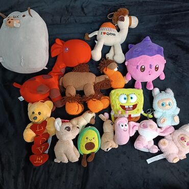 Игрушки: Набор мягких игрушек включает в себя семь различных фигурок, каждая со — 2