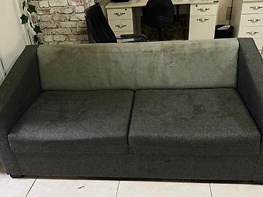 kicik divanlar: İki nəfərlik divan.salonda işledilib.vezıyuetı eladı sadece — 1