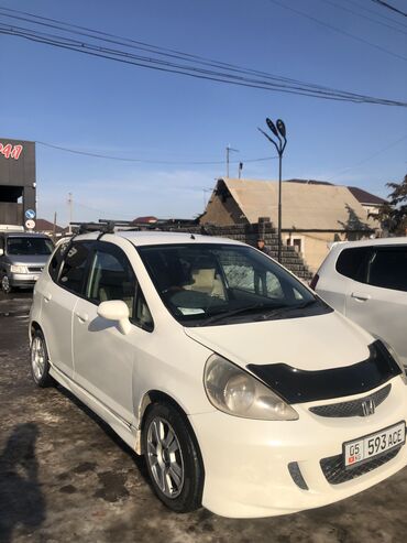 honda spada: Honda fit 2002. 1.3 обемь Суйлошуу жолдору бар. Документ таза Мотор