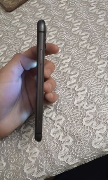 Apple iPhone: IPhone 11, Qara, Face ID — 7