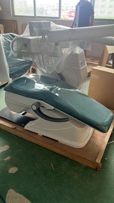 Медицинское оборудование: Стоматологическое кресло новые с упаковки в комплекте скейлер с