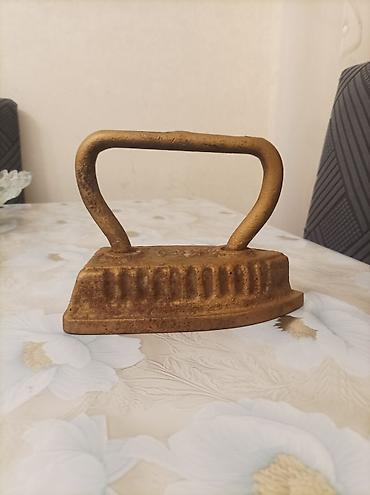 Qədim ütülər: Antik tökmə dəmir ütü - Material: bərk tökmə dəmir - Quruluş: klassik — 8
