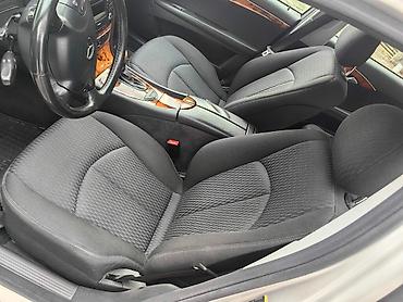Mercedes-Benz: Mercedes-Benz E 220 CDI, limuzina, srebrna metalik. Ključne — 13