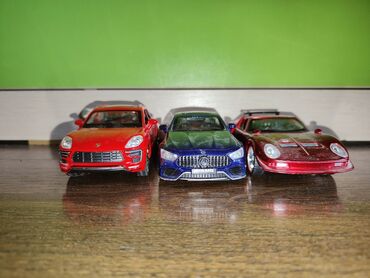 автомат арбиз: Metallic diecast 1:18 models: Porsche Macan, AMG GT 4-Door Coupe