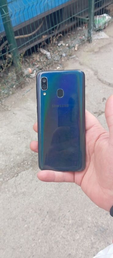 Samsung: Samsung Galaxy A40, 64 GB, Barmaq izi, Face ID