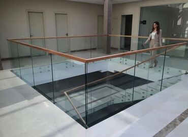 metbex ucun kafel metlax: Şüşə məhəccər. prila