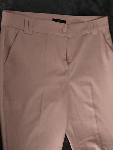 obuca bata: Elegantne ženske pantalone u puder‑roz nijansi. - Kroj: klasičan — 8