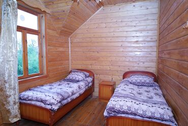 Günlük kirayə evlər: 42 kv. m, 3 otaqlı, Telefon, Kanalizasiya, Artezian quyusu — 2