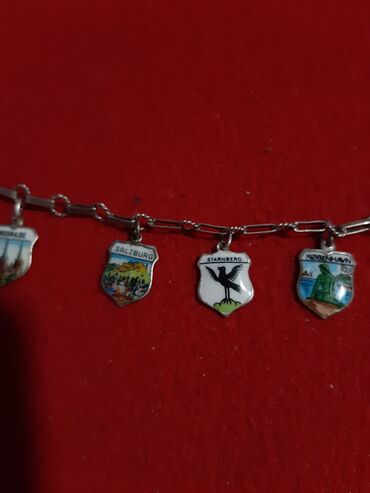 Ostali nakit: Narukvica stara srebrna 835 finoce sa srebrnim privescima na gradove na lalafo.rs — 7 Ostali nakit: Narukvica stara srebrna 835 finoce sa srebrnim privescima na gradove — 7