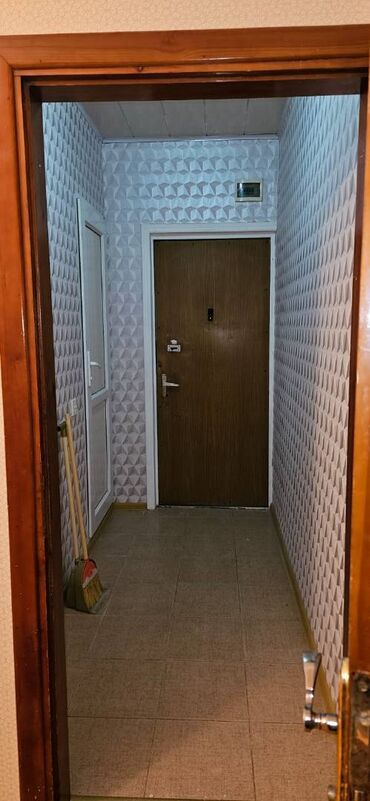 Uzunmüddətli kirayə mənzillər: Memar əcəmi metrosu Əcəmi molnan üzbəüz 5 mərtəbəli binanın 5-ci — 12