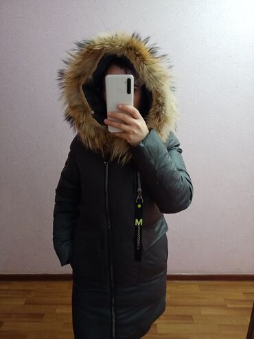 спортивное оборудование: Продаю куртку зимнию состояние как новое одевала пару раз очень