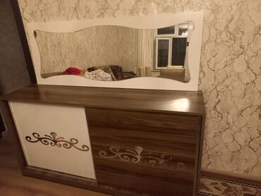Вилки: Salam çox az işlənmiş şüşəli və siyirməli dolab. Çat və cızıq yoxdur