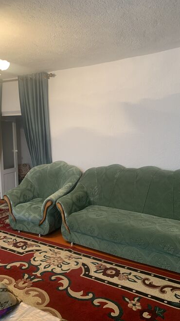 Другие мебельные гарнитуры: Диван с двумя креслами, б/у в отличном состоянии. город Талас