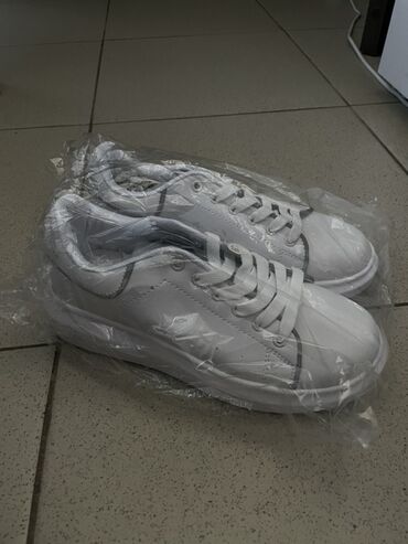 спорт буюмдары: Кроссовки, 39, Alexander McQueen, Новый, цвет - Белый, Самовывоз, Платная доставка