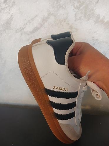 celika: Adidas Samba patike – klasičan model - Boja: bela osnova sa crnim — 5