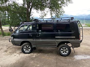 Mitsubishi: Mitsubishi Delica: 1994 г., 2.5 л, Механика, Дизель, Минивэн — 1
