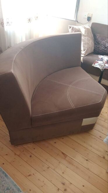Masa və oturacaq dəstləri: Mini-divan, İşlənmiş