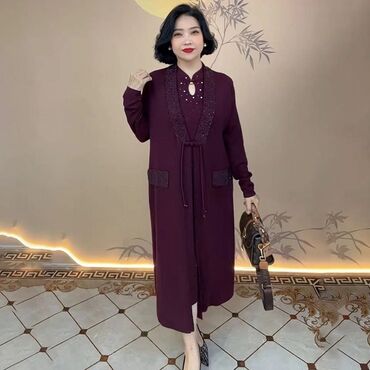 спортивное оборудование: Элегантный женский комплект из трикотажа бордового цвета: платье миди