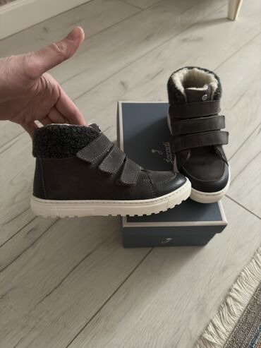 детские зимние ботинки: Jacadi ботинки кожа. Внутри шерсть . Стелька кожа размер 29 (18.5)