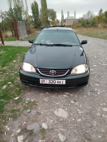 Toyota: Toyota Avensis: 2002 г., 1.8 л, Механика, Бензин, Седан