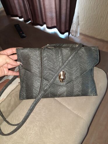 Handbags: Versace torba. takoreci nova. siva sa sljokicama, sa podesivim