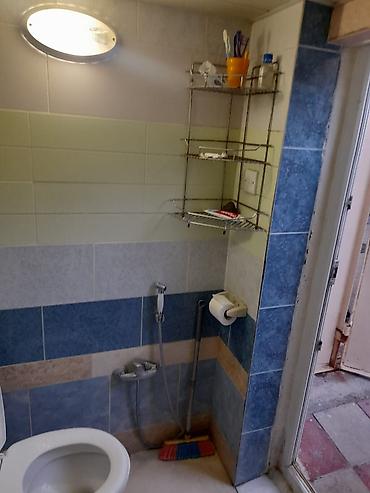 nesimi rayonu: Kirayə üçün kiçik studio tipli mənzil Komunal xerc daxil. Unvan — 4