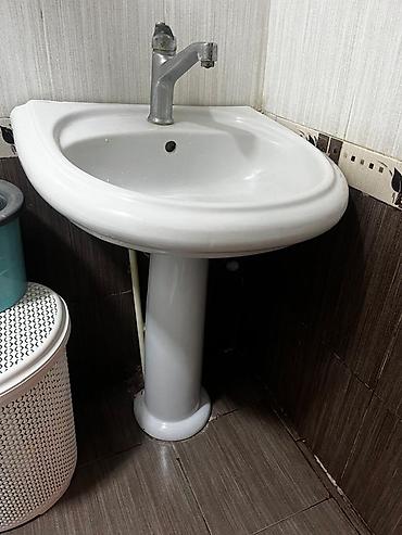 tualet ucun unitaz: Pilləli dayaqla keramik əl-üz yuma lavabosu - Material: ağ şirli — 1