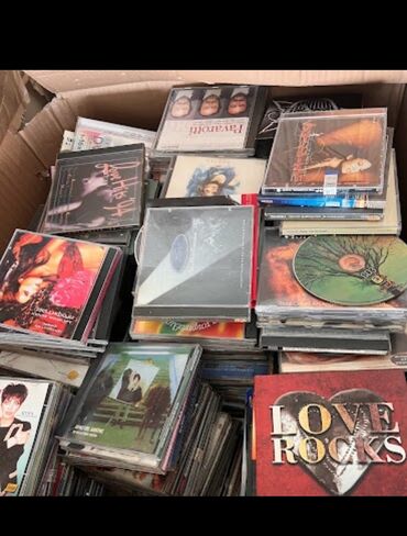 Books, Magazines, CDs, DVDs: Cd μουσικής 700 τεμάχια γνήσια