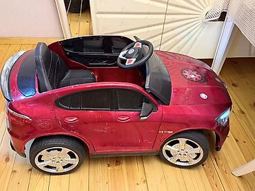 maşa paltari: Uşaq üçün elektrikli minik maşını – kupe/SUV üslubunda, tünd qırmızı — 1