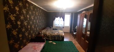 купить в баку квартиру: Mənzil orta təmirlidir.Lazım olan bütün məşət əşyaları ilə təmin