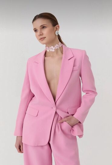 женские костюмы с юбкой: Quzudan alınıb. Geyinilmeyib. Qadın üçün pastel çəhrayı rəngdə şıq