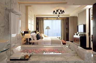 Otaqlar: Lüks otel nömrəsi – geniş, işıqlı və zövqlə dizayn edilmiş suit - — 1