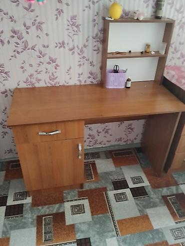 study table: Письменный/компьютерный стол с надстройкой - Материал: ЛДСП под — 3