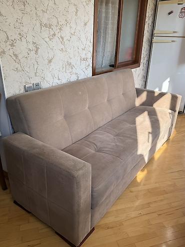 Çevrilən divan – yumşaq mikrovelur parça, qum/bej rəng. - 3 nəfərlik