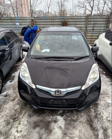 продаю в связи с переездом: Honda Shuttle: 2013 г., Вариатор, Гибрид, Хетчбек