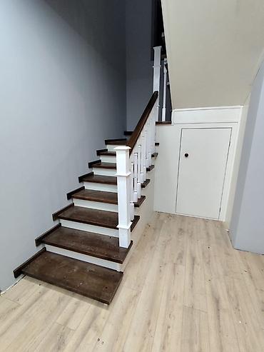 Деревянные лестницы: Деревянная лестница Для дома, Вид дерева: Грецский орех, Форма лестницы: Много-маршевая, Стиль: Классический — 2