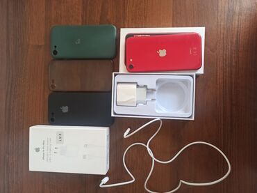 Apple iPhone: IPhone SE 2020, Б/у, 64 ГБ, Красный, Зарядное устройство, Защитное стекло, Чехол, 82 %