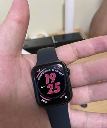 мужские спортивные часы: Apple watch 8 45mm состояние 9 из 10 трещина на задней крышке ( на