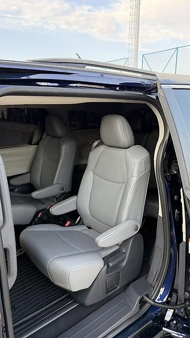 voxy noah: Toyota Sienna: 2023 г., 2.5 л, Вариатор, Гибрид, Минивэн — 9
